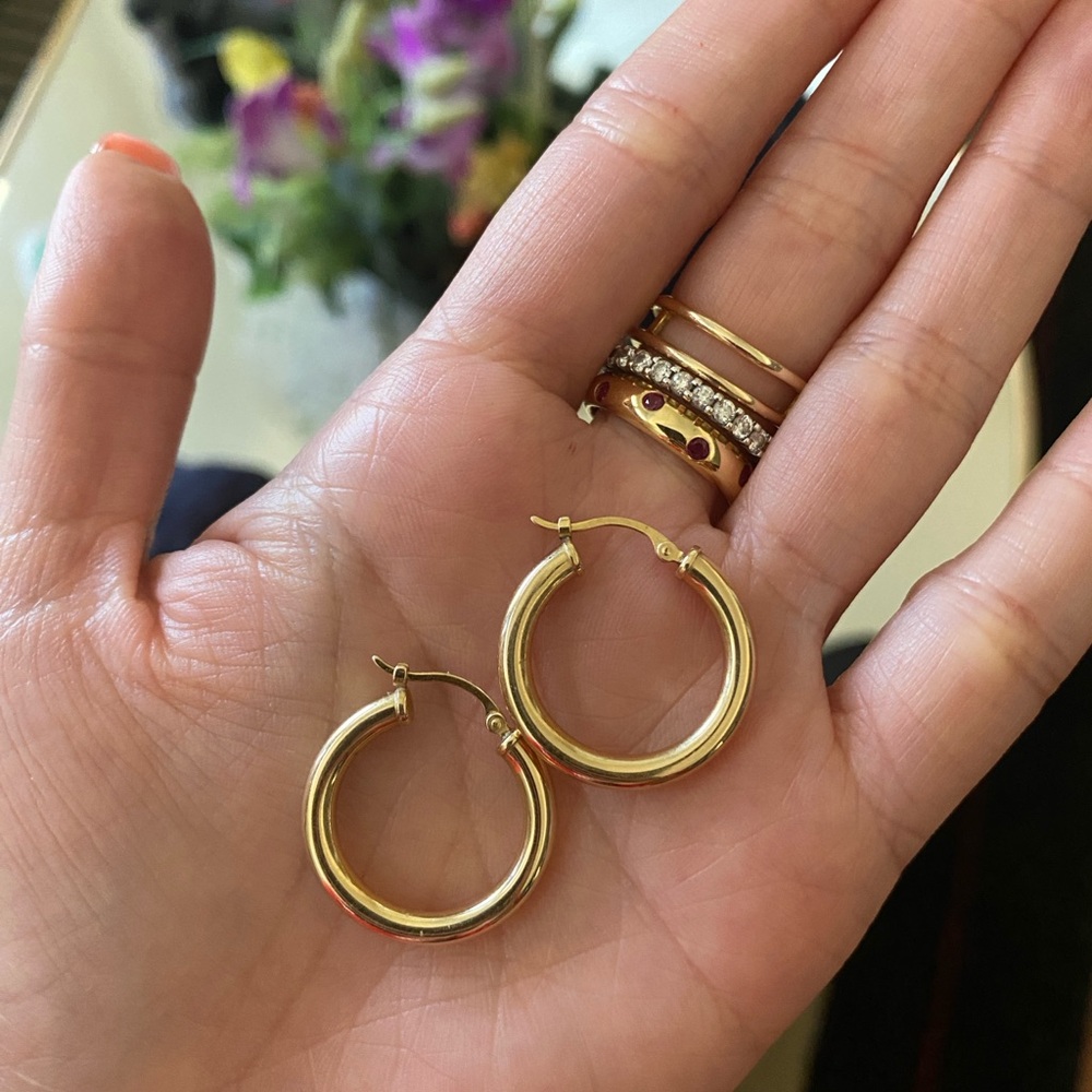 Classic 14K yellow gold Hoops